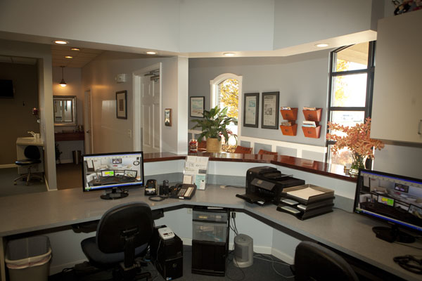 Reception-1 Our office is modern and inviting.